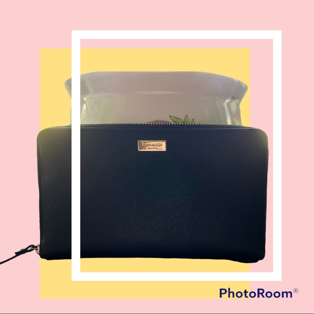 Like New Kate Spade Checkbook Wallet